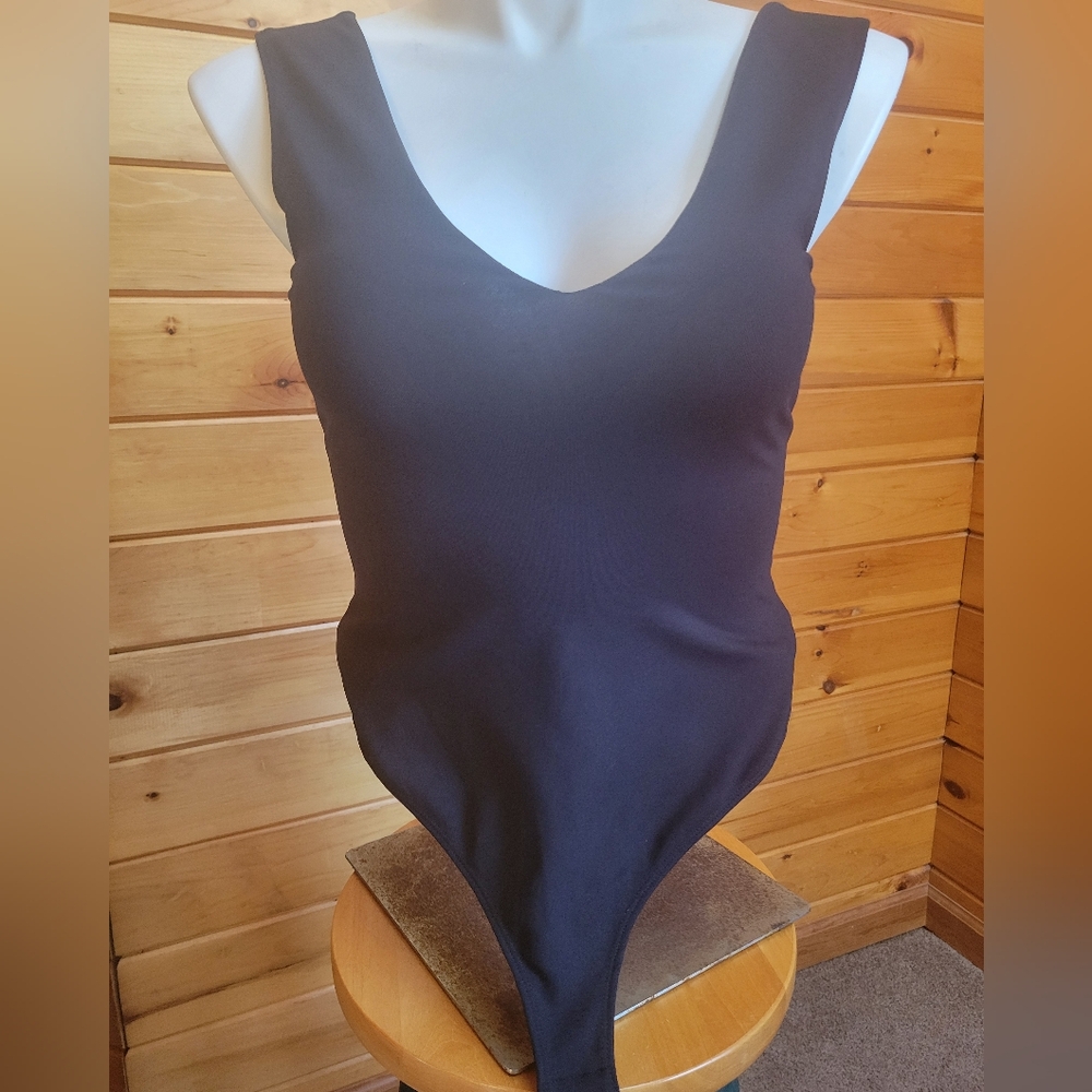 Free People Double V bodysuit In Black NWT size Medium - Picture 10 of 10